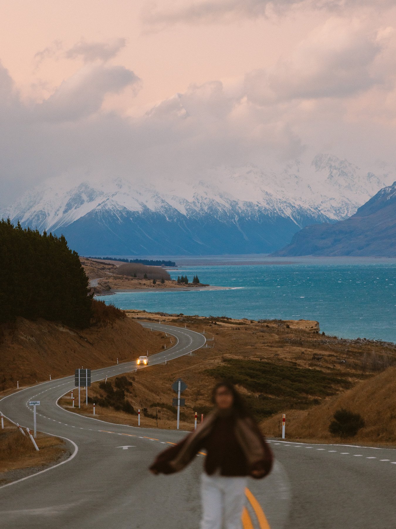 Peters Lookout over Lake Pukaki towards Aoraki Mount Cook